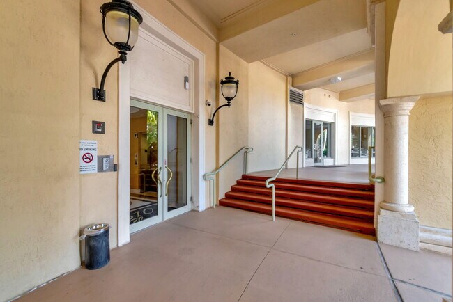 Building Photo - 610 Clematis St