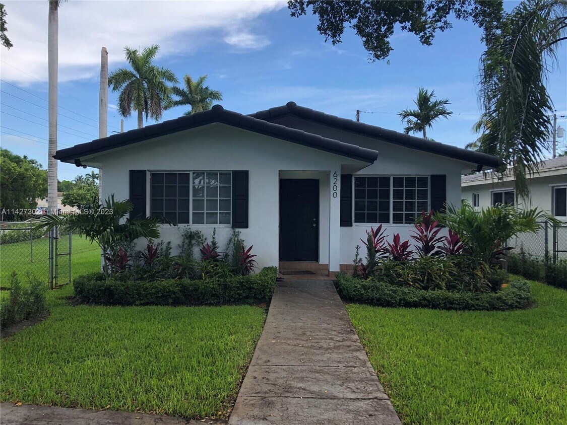 Foto principal - 6200 SW 58th St