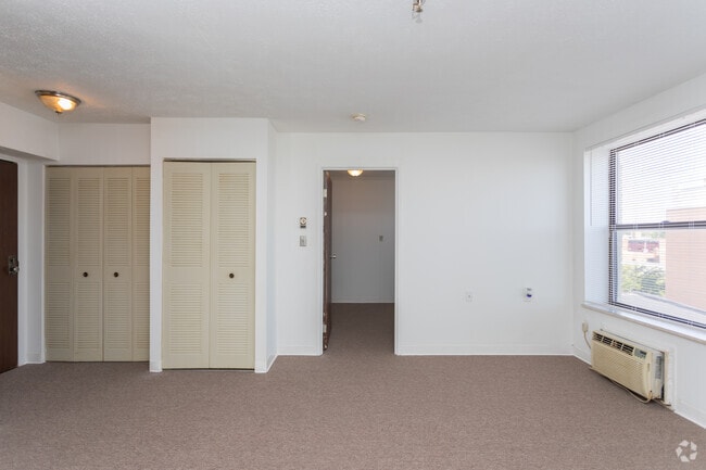 1BR, 1BA - 500 SF - Town Square Senior Apartments - 62+ or HUD