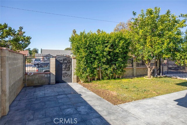 Building Photo - 7446 Mammoth Ave