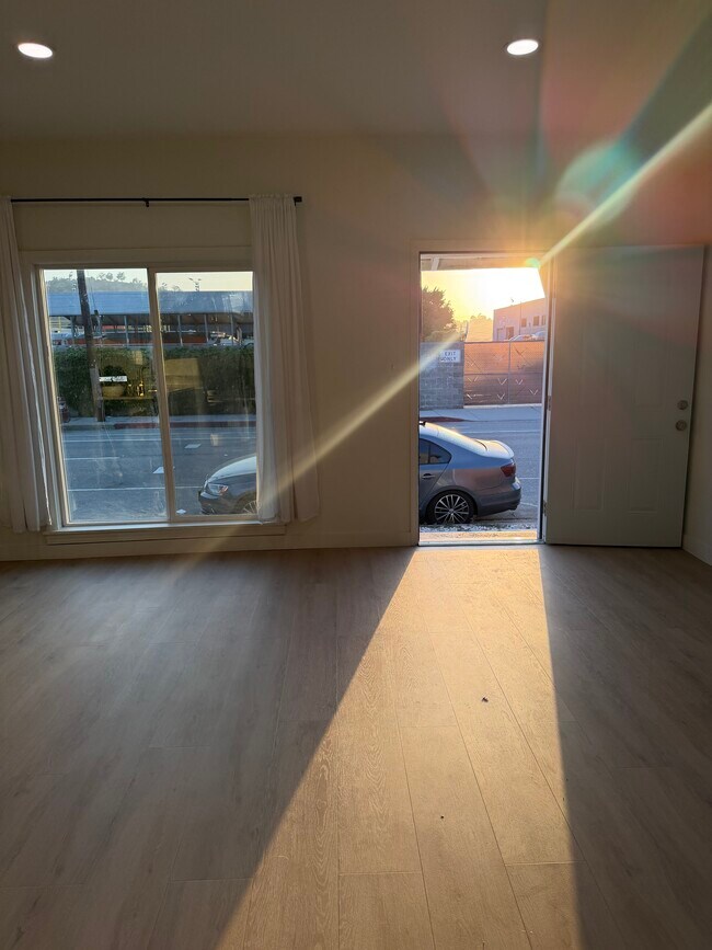 Foto del edificio - 661 W Ave 28