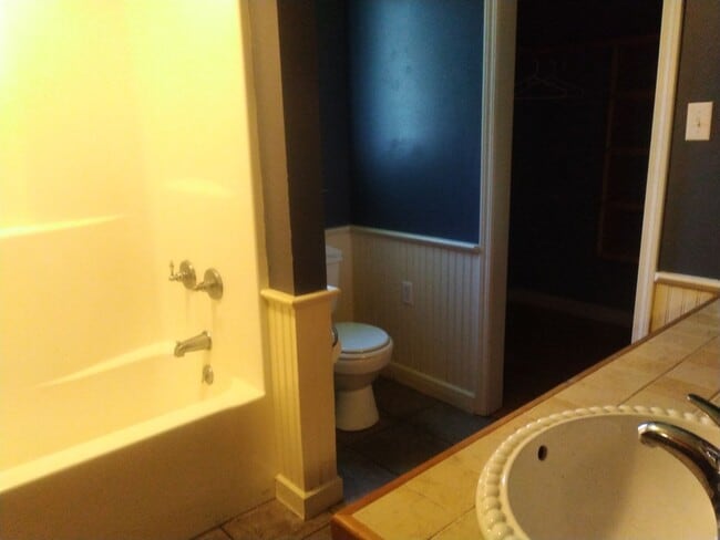 Building Photo - 220 Brown Rd