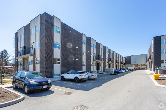 Building Photo - Ivy III