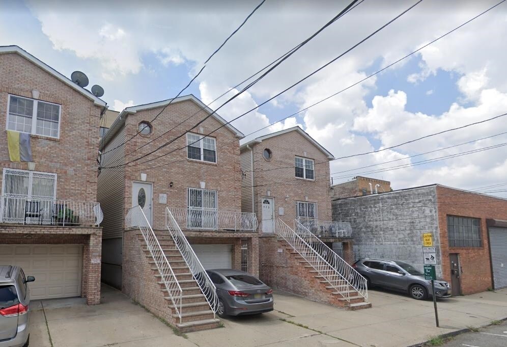 Primary Photo - 523 3rd St