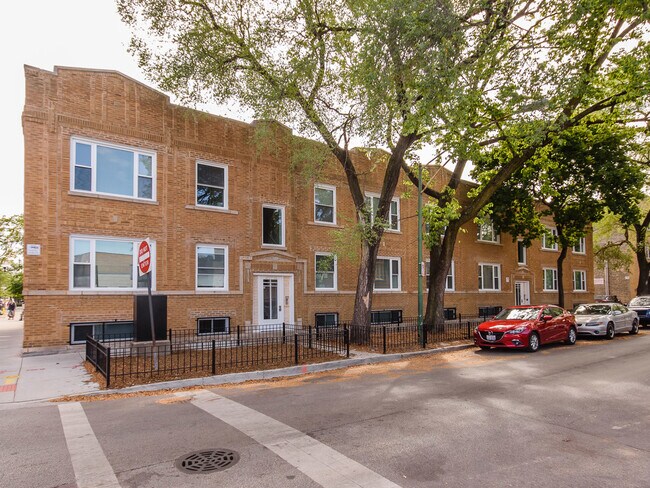 Building Photo - 4755 N Leavitt St