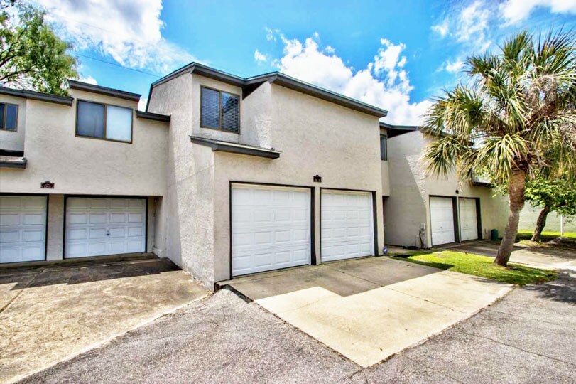 Primary Photo - 1307 Airport Dr