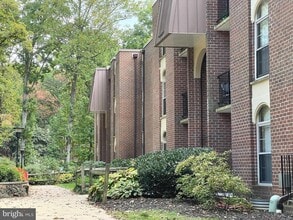 Building Photo - 3322 Woodburn Village Dr
