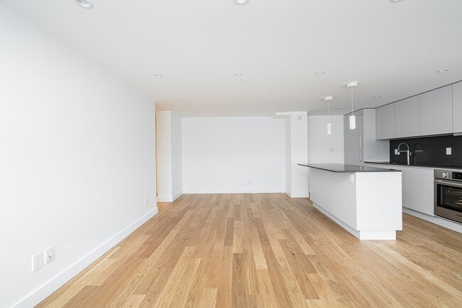 Building Photo - 150 The Donway W