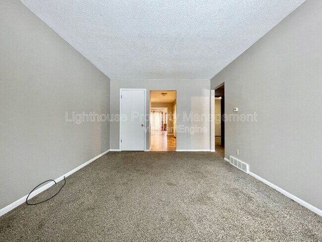 Foto del edificio - 1054 Royal Oak St SW