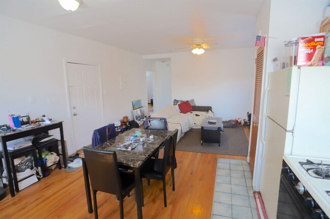 Building Photo - 423 Jackson St