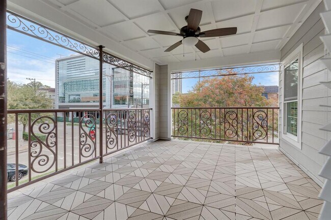Building Photo - 1707 Binz St