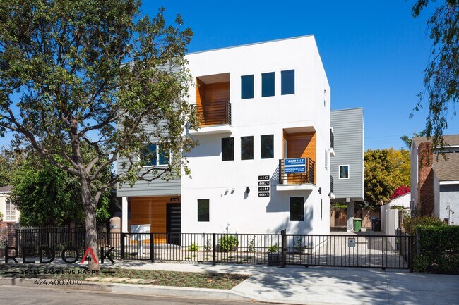 Building Photo - Modern Spacious And Bright Newly Developed...