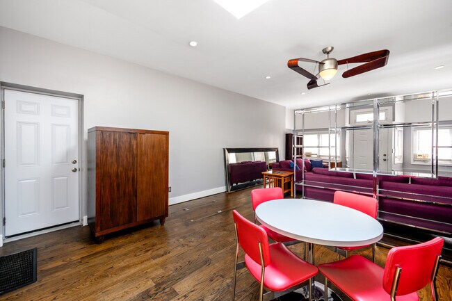 Foto del edificio - 1646 W Blackhawk St