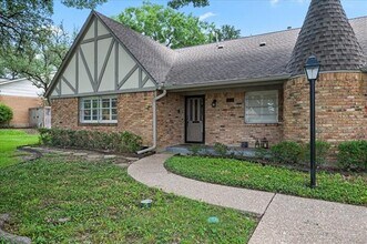 Building Photo - 7610 Meadow Oaks Dr