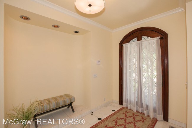 Building Photo - 6 br, 4 bath House - 3215 E. 73rd Place