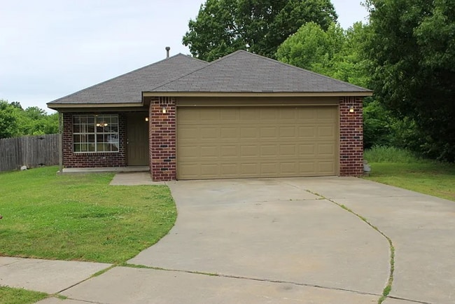 Building Photo - Charming 3 Bed / 2 Bath Home in Coweta – Spacious Lot + Creek Access!