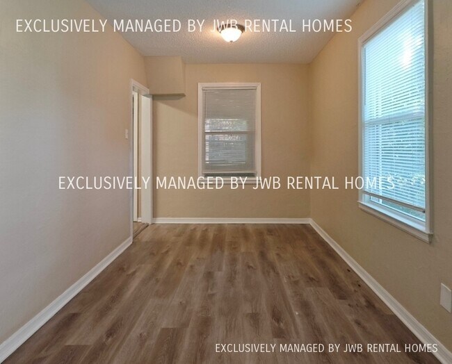 Building Photo - 929 Ethan Allen St