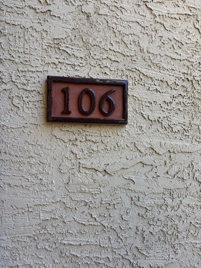 Foto del edificio - 1201 S McClintock Dr