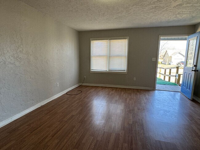 Building Photo - 1616 NW Taft- AVAILABLE NOW!