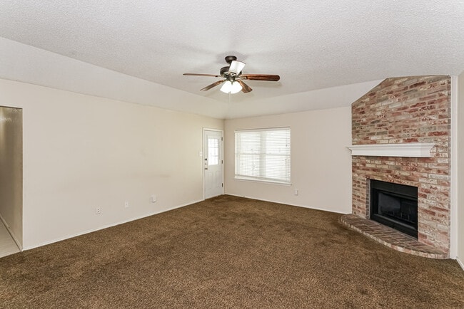 Building Photo - 806 Love Wood Ln
