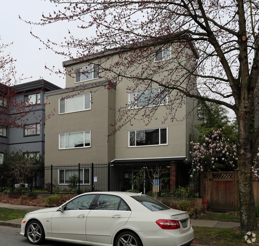 Photo du bâtiment - 1065 Burnaby St