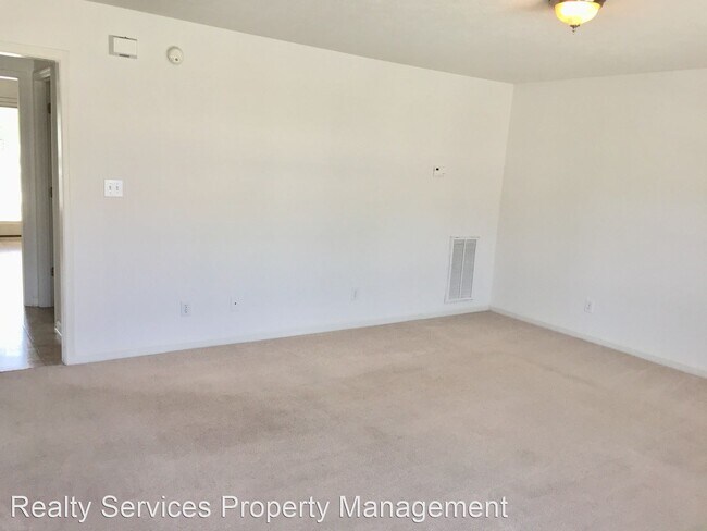 Building Photo - 4 br, 3.5 bath House - 1040 Middleview Dr.