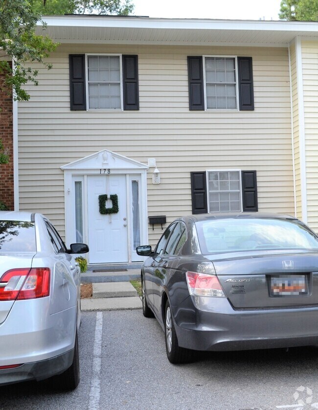 Olde Park Apartments under 1,500 Mount Pleasant, SC 3 Rentals