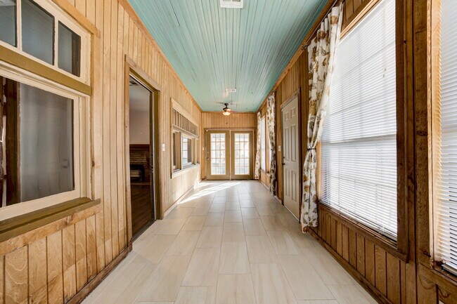 Building Photo - 1715 NW 38th St