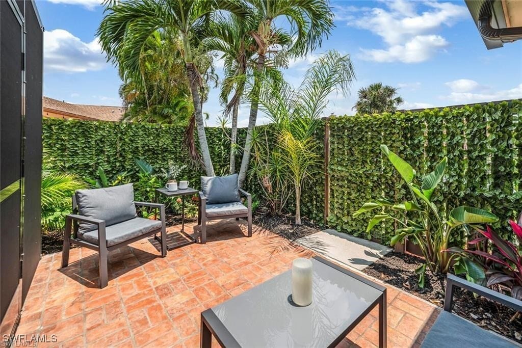 Foto principal - 6386 Royal Woods Dr