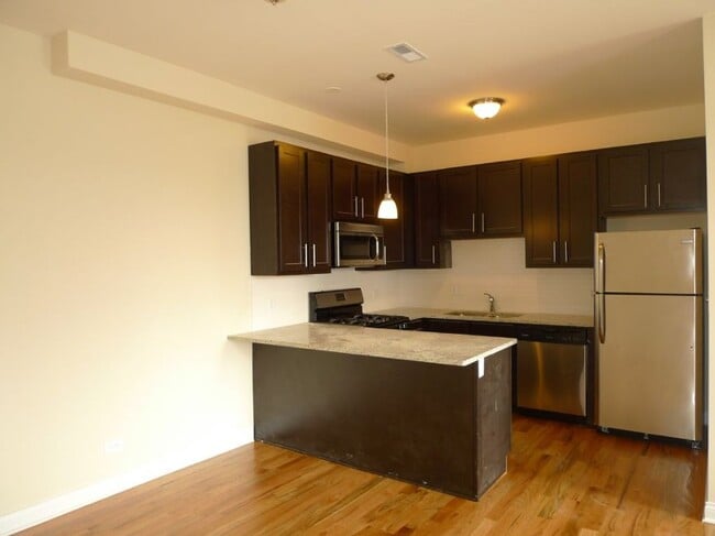 Building Photo - 1538 W North Ave