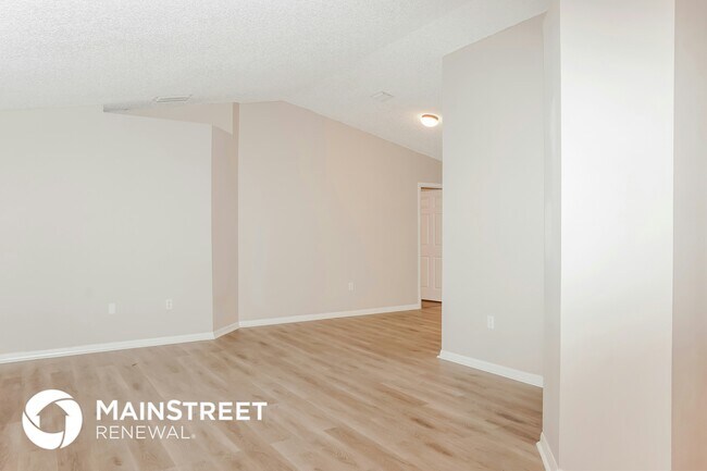 Building Photo - 430 Almansa St NE