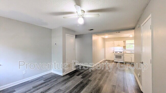 Foto del edificio - 4527 Versailles Dr