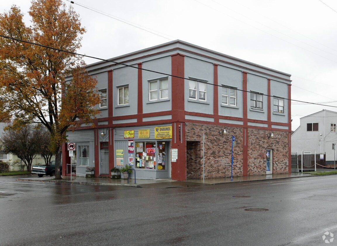 Primary Photo - 6965 N Fessenden St