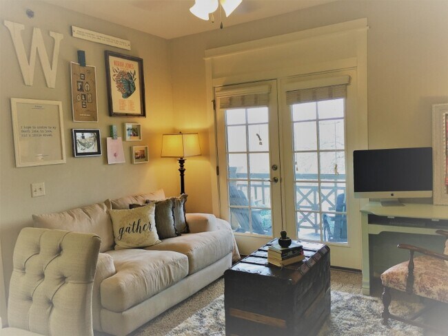 Foto del edificio - 705 W Douglas St