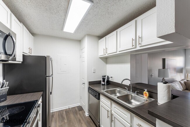 Foto del edificio - 10263 Whispering Forest Dr