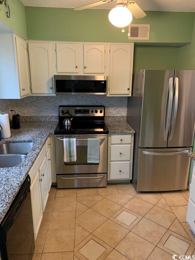 Building Photo - 838 Villa Dr