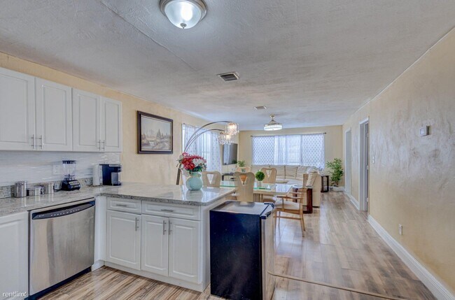 Foto del edificio - 4 br, 2 bath House - 1105 W 34th St