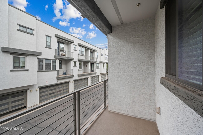 Building Photo - 2090 S Dorsey Ln