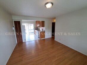 Building Photo - 272 Kapiolani St