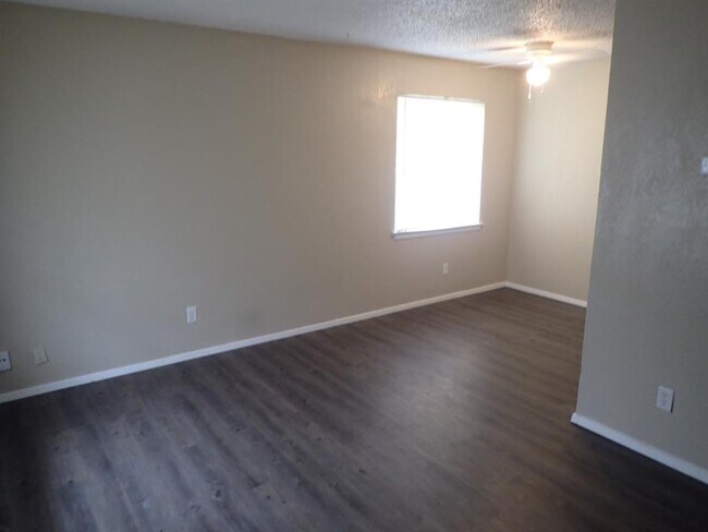 Building Photo - 219 Pine Meadow Dr