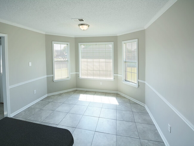 Building Photo - 5 Bed, 3.5 bath over 3300 square feet with 2 master suites near Hacks Cross and 385