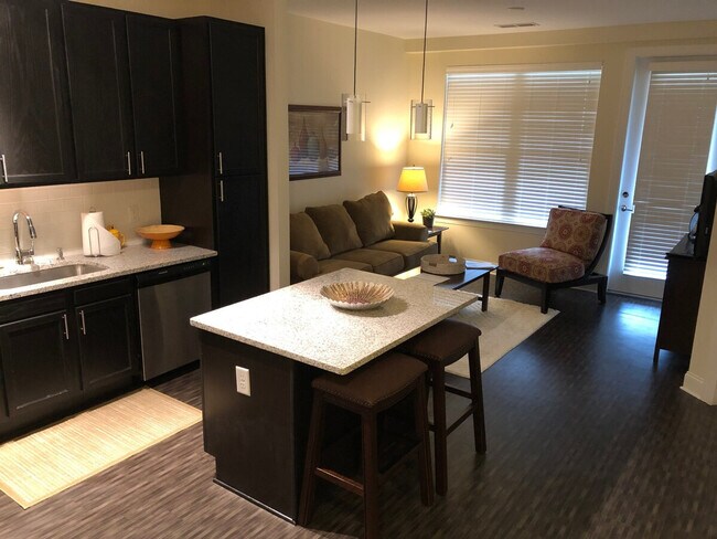 Foto del edificio - 5725 Carnegie Blvd