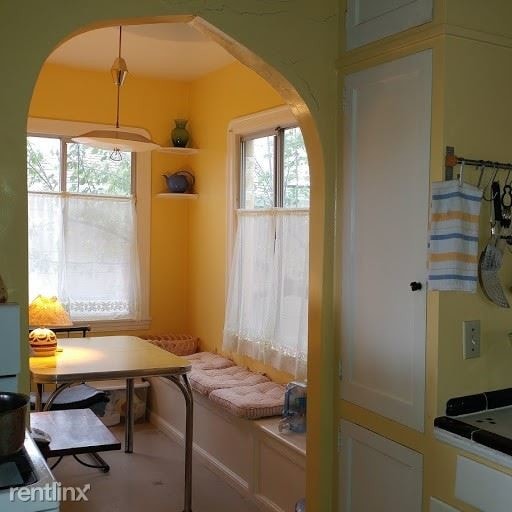Building Photo - 705 Seaview Dr
