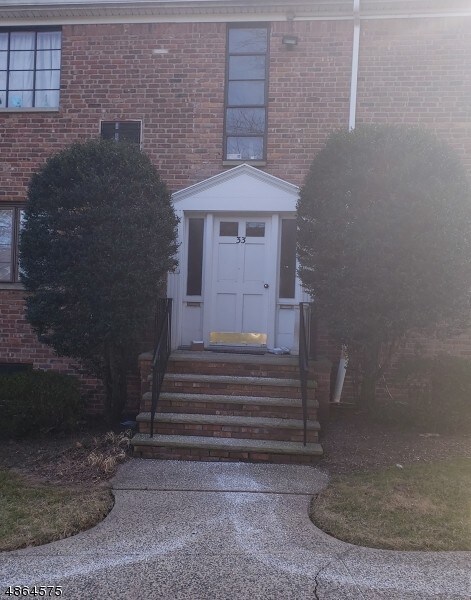 Primary Photo - 33 Troy Dr