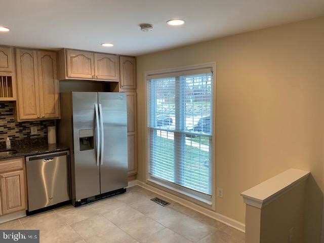 Foto del edificio - 7639 Sheffield Village Ln