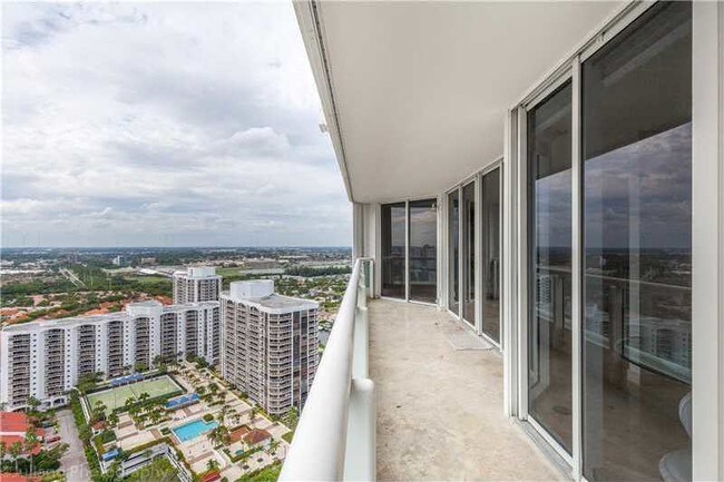 Building Photo - 21205 Yacht Club Dr