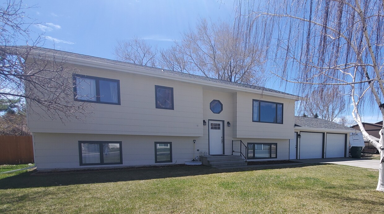 Primary Photo - 1411 Otter Rd