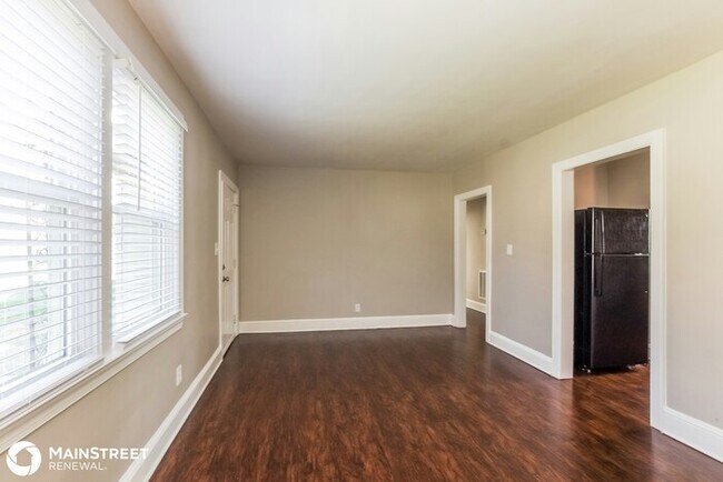 Building Photo - 2446 Columbus Cir