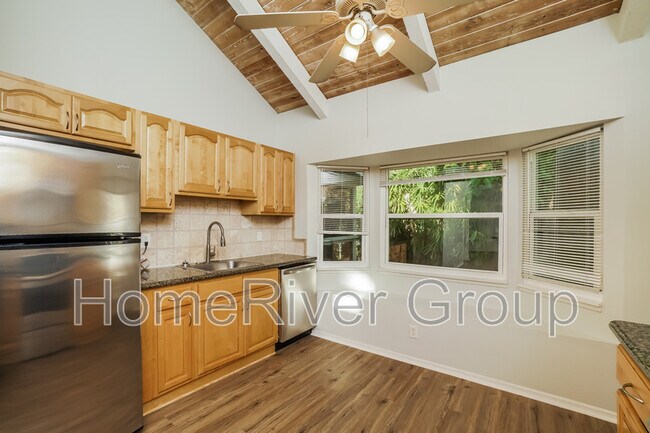 Foto del edificio - 5743 Eden Ln