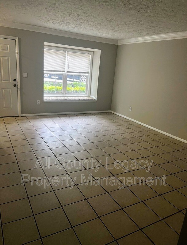 Foto del edificio - 2942 Spruce Cir